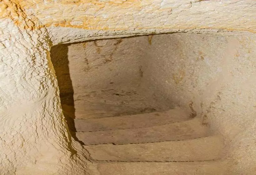 ベッドアンドブレックファースト Junior Ottoman Cave