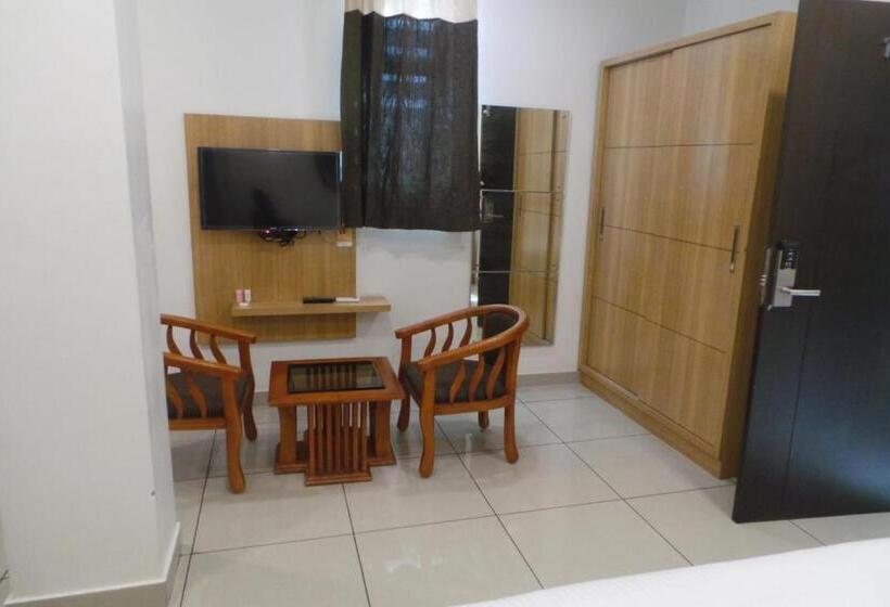 בית מלון כפרי Saas Residency