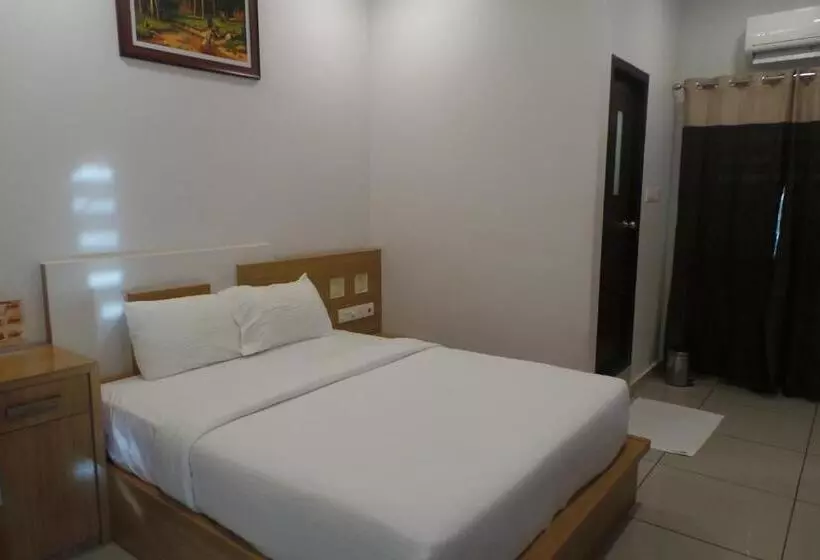 ホテル Saas Residency