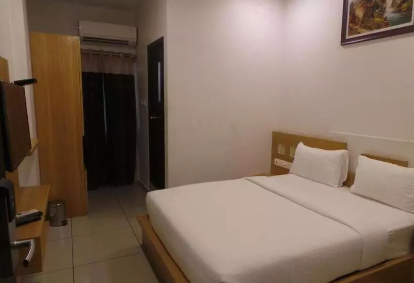 ホテル Saas Residency