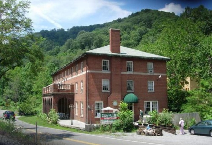 צימר Elkhorn Inn & Theatre