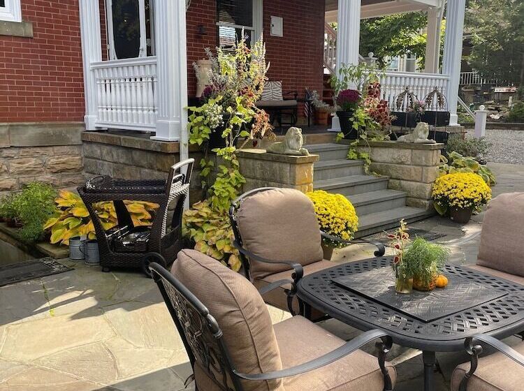 South Broadway Manor B&b   Near Fallingwater, Ohiopyle State Park, Hiking & Biking Trails Gap