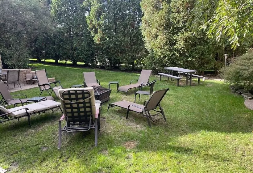 South Broadway Manor B&b   Near Fallingwater, Ohiopyle State Park, Hiking & Biking Trails Gap