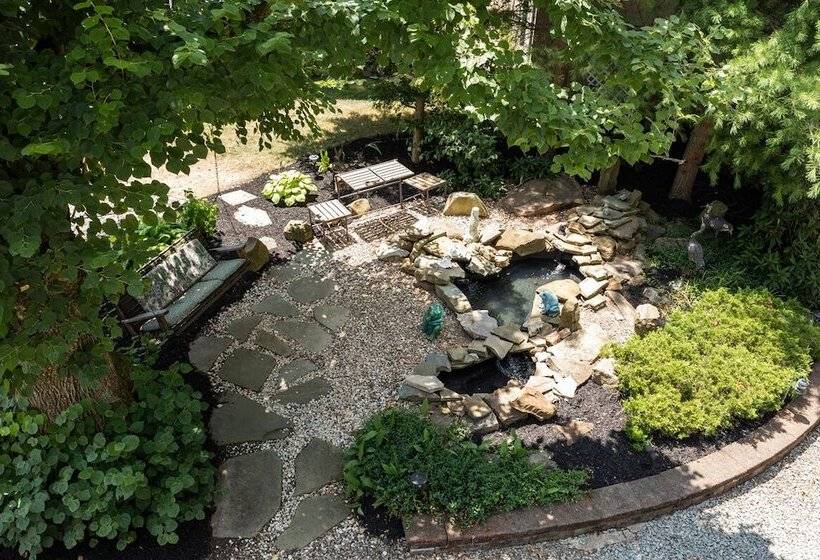 South Broadway Manor B&b   Near Fallingwater, Ohiopyle State Park, Hiking & Biking Trails Gap