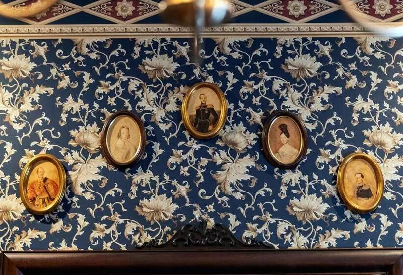 South Broadway Manor B&b   Near Fallingwater, Ohiopyle State Park, Hiking & Biking Trails Gap