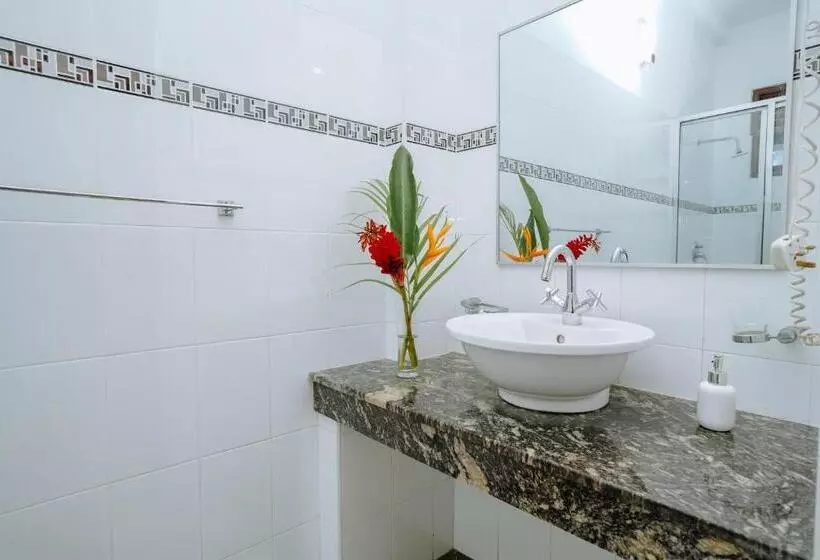 בית מלון כפרי Blue Sky Beach Resort