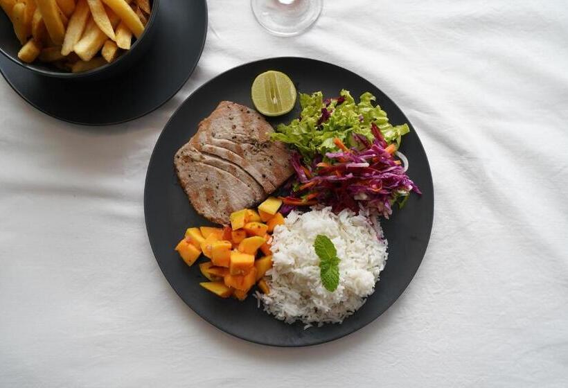 酒店 Blue Sky Beach Resort