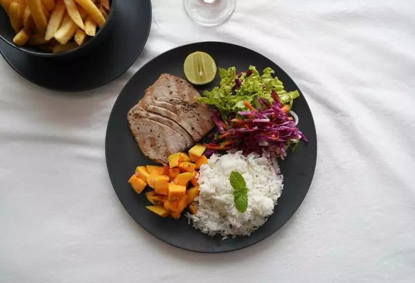 בית מלון כפרי Blue Sky Beach Resort