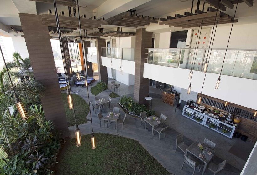 Hive Hotel And Convention Place