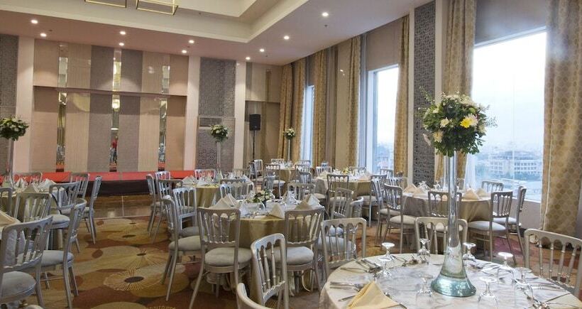 Hive Hotel And Convention Place