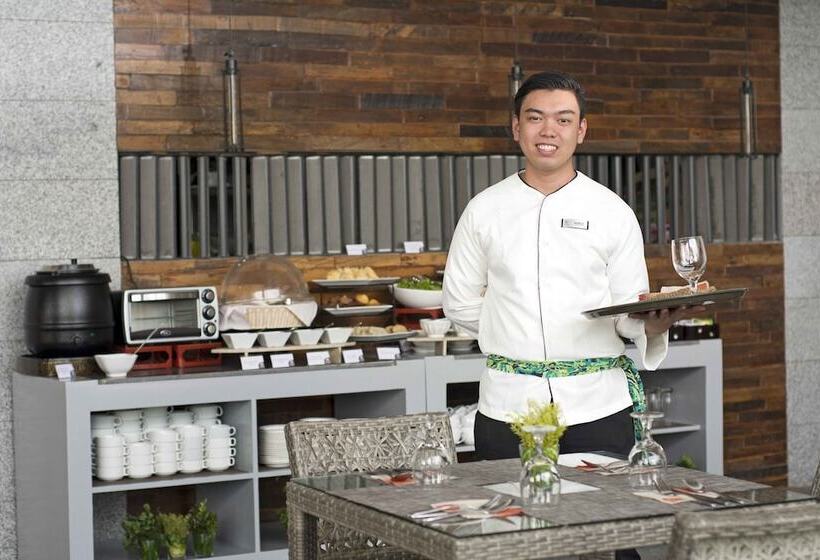 Hive Hotel And Convention Place