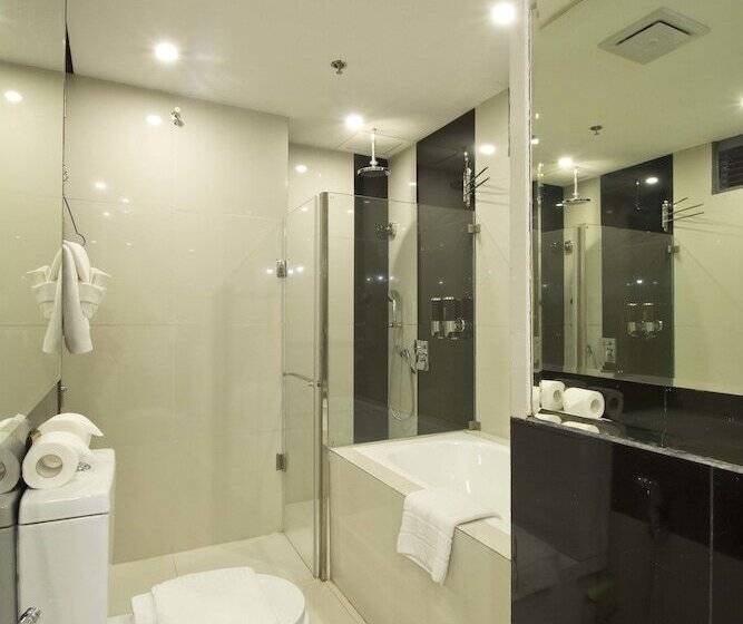 Hive Hotel And Convention Place