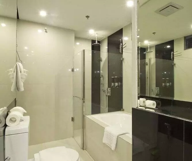 Hive Hotel And Convention Place