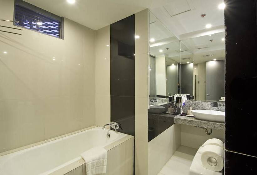 Hive Hotel And Convention Place