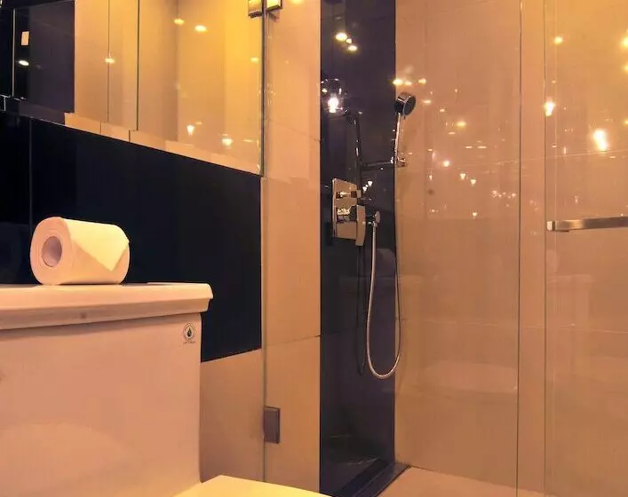 Hive Hotel And Convention Place