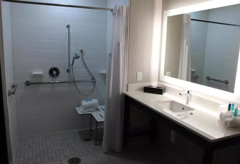 Отель Holiday Inn Express Shawnee, An Ihg