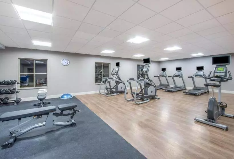 Отель Holiday Inn Express Shawnee, An Ihg