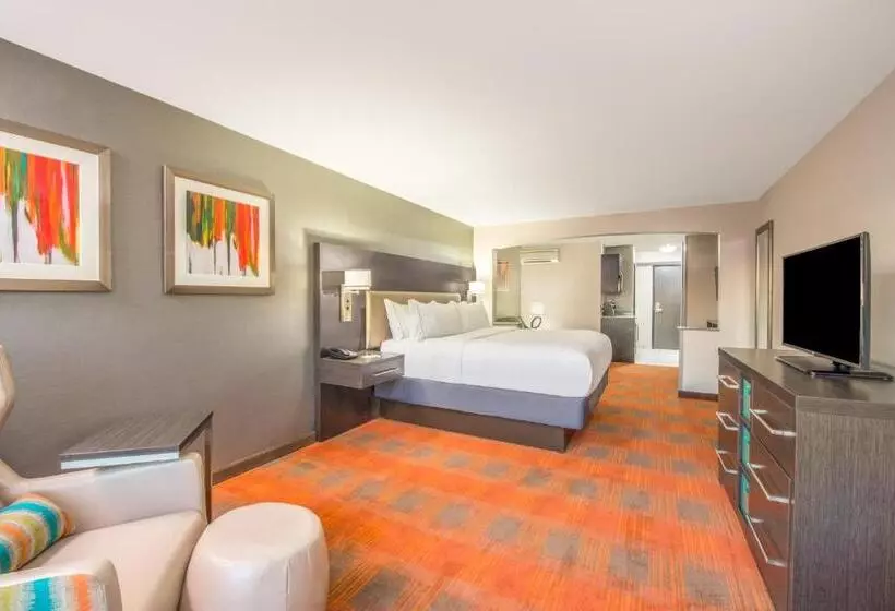 Отель Holiday Inn Express Shawnee, An Ihg