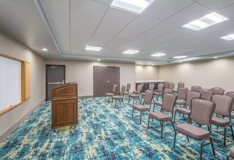 Отель Holiday Inn Express Shawnee, An Ihg