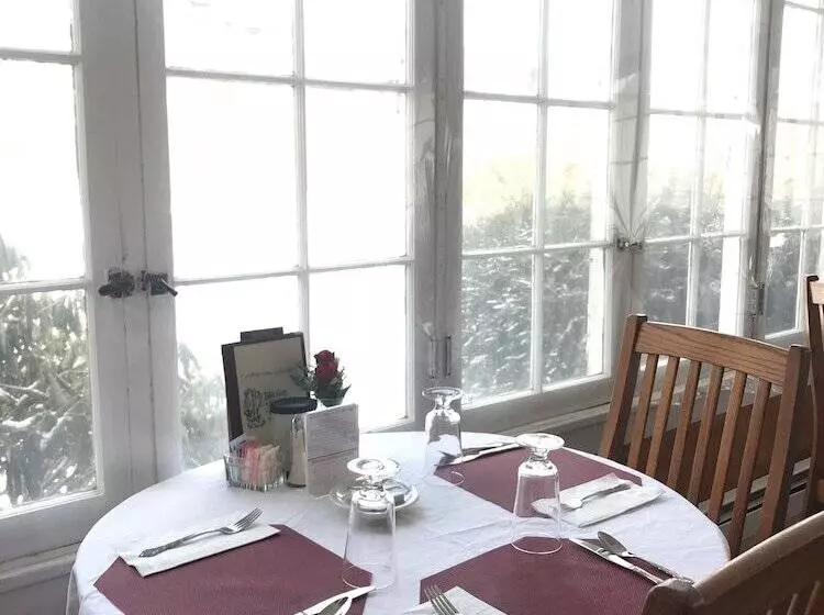 酒店 Inn At Starlight Lake & Restaurant