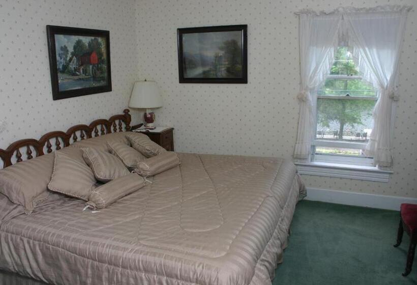 ホテル Inn At Starlight Lake & Restaurant