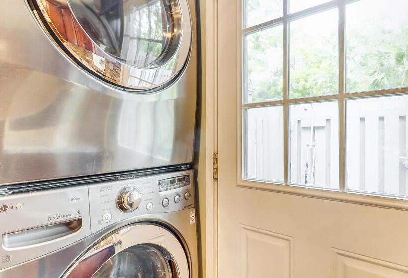 Отель Ocean Cove 824