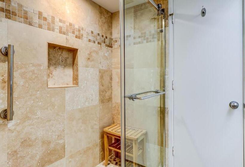 Отель Ocean Cove 824