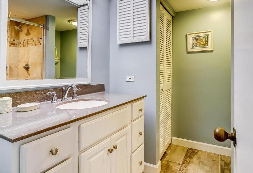 Отель Ocean Cove 824