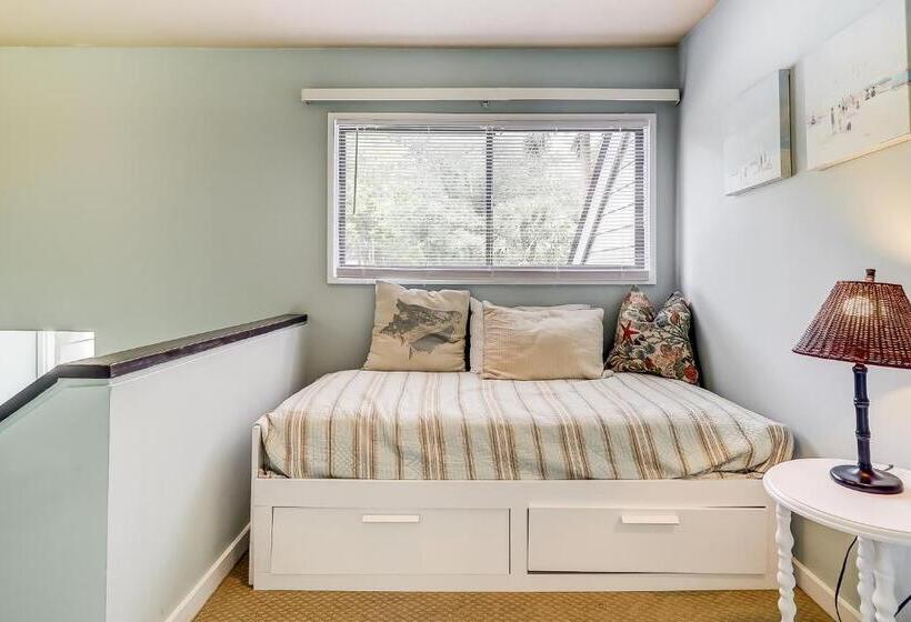 Отель Ocean Cove 824