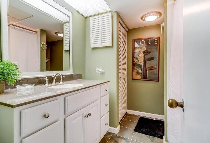 Отель Ocean Cove 824