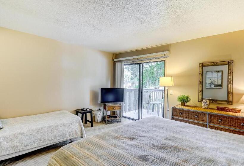 Отель Ocean Cove 824