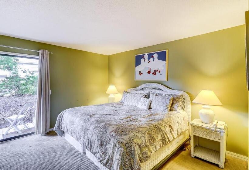 Отель Ocean Cove 824