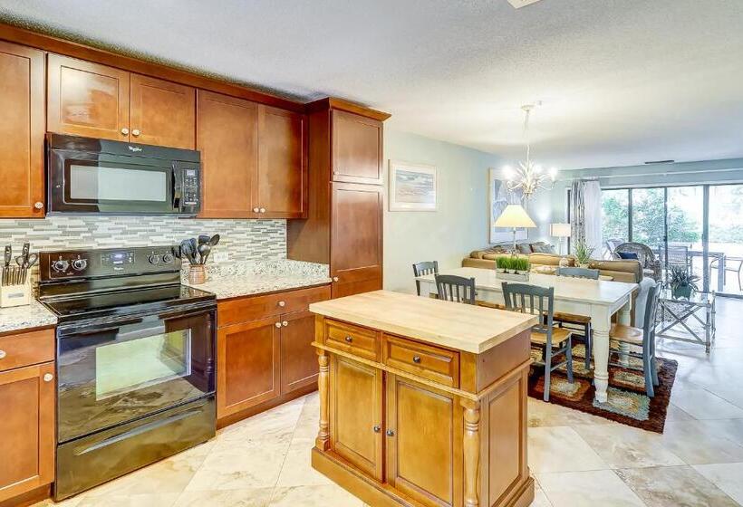 Отель Ocean Cove 824