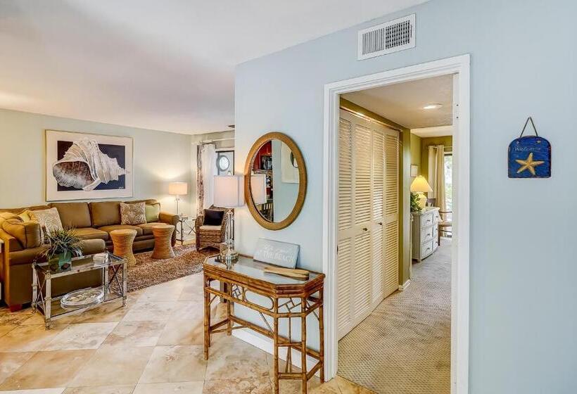 Отель Ocean Cove 824