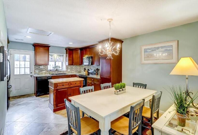 Отель Ocean Cove 824