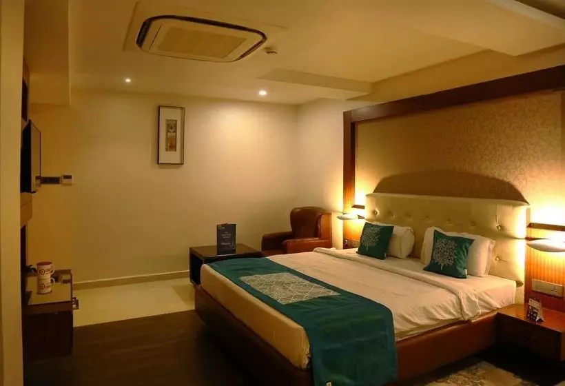 Hotelli Oyo Premium Ramavarappadu Ring Road