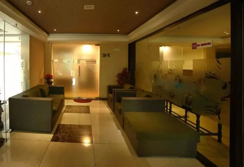Hotelli Oyo Premium Ramavarappadu Ring Road