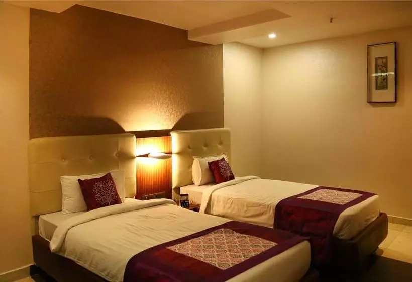 Hotelli Oyo Premium Ramavarappadu Ring Road