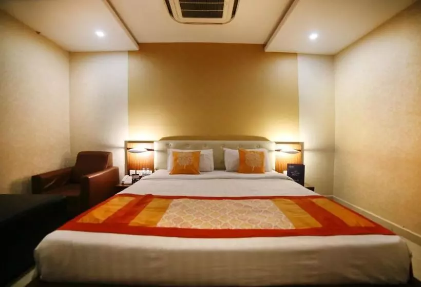 Hotelli Oyo Premium Ramavarappadu Ring Road