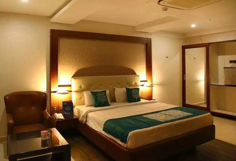 Hotelli Oyo Premium Ramavarappadu Ring Road