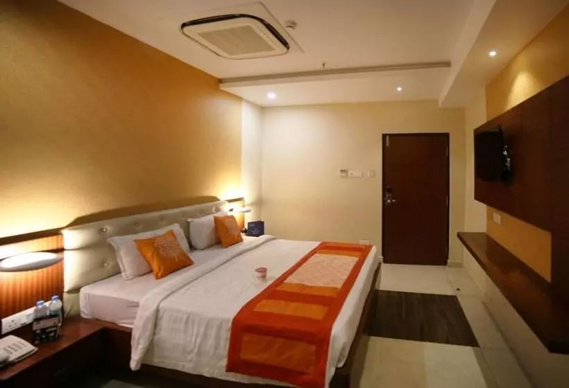 Hotelli Oyo Premium Ramavarappadu Ring Road