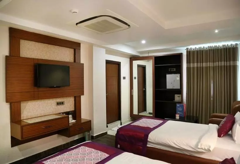 Hotelli Oyo Premium Ramavarappadu Ring Road
