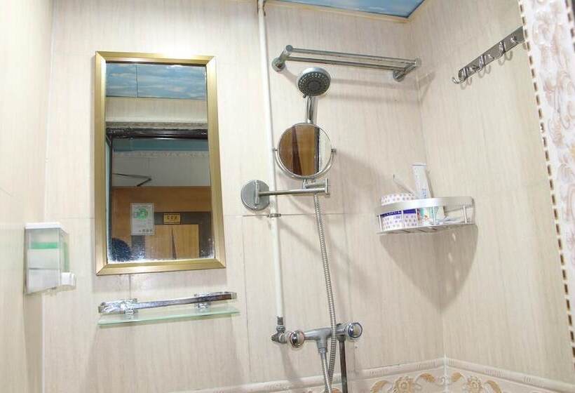 هتل Strawberry Guest House