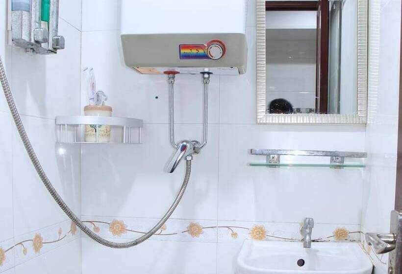 هتل Strawberry Guest House