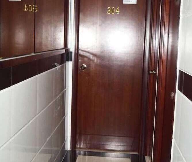 هتل Strawberry Guest House