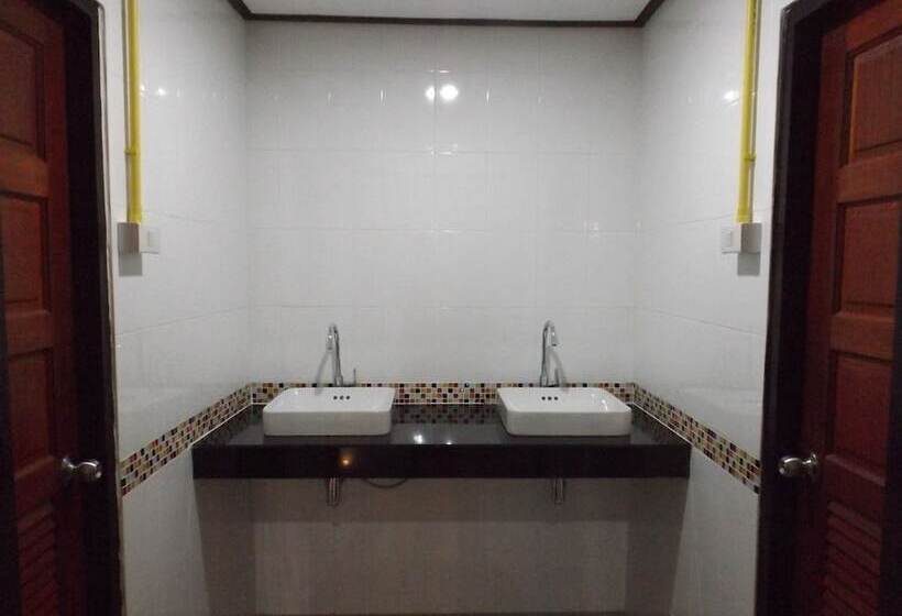 Lanta Long Beach Hostel