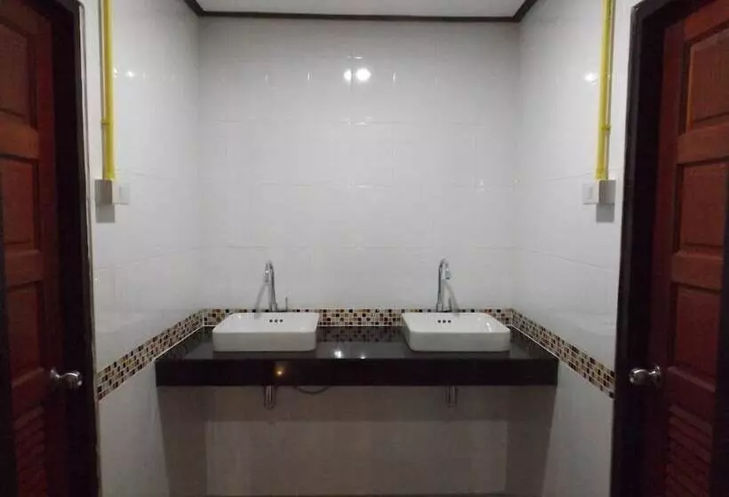 Lanta Long Beach Hostel