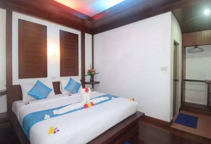 Lanta Long Beach Hostel