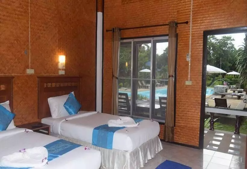 Lanta Long Beach Hostel