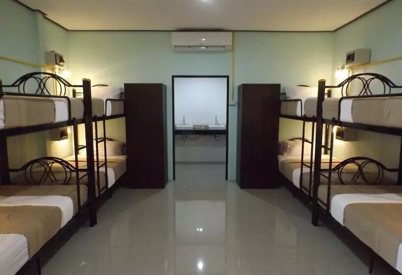 Lanta Long Beach Hostel
